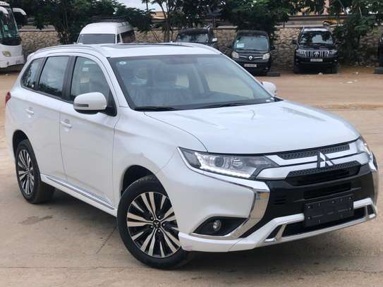 Mitsubishi Outlander 2022 image 1