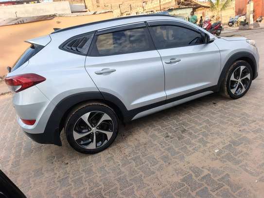 HYUNDAI TUCSON 2018 image 12