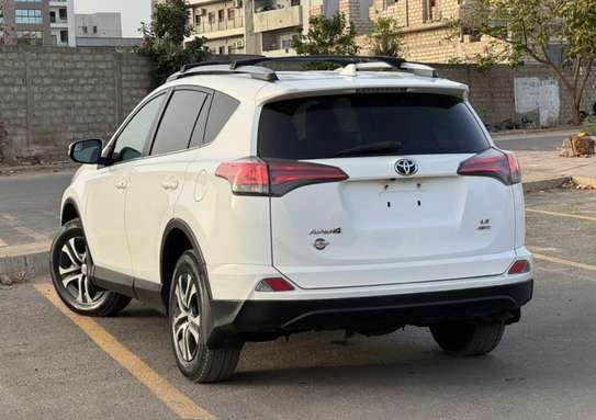 Toyota rav4 2017 AWD image 4