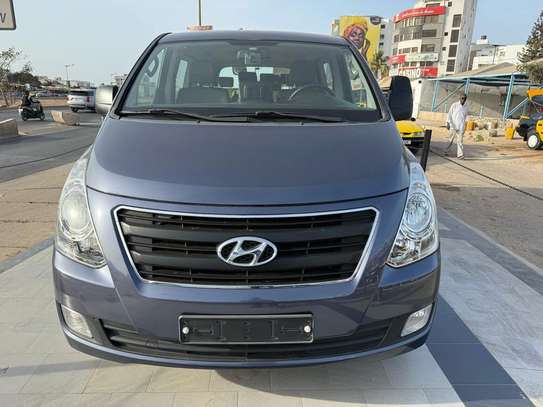 Hyundai  Grand Starex 15 places image 2