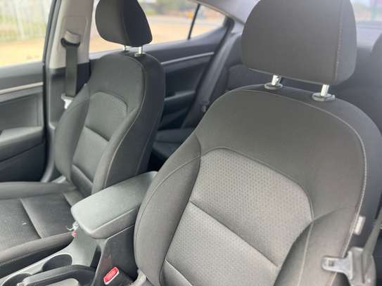 Hyundai élantra image 12