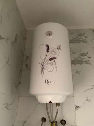 Chauffe eau quasiment neuf image 1