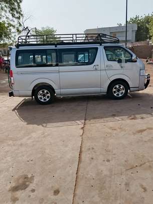 Toyota Hiace 12 places Argent avec galerie toit image 1