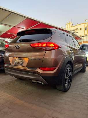 Hyundai Tucson limited image 2