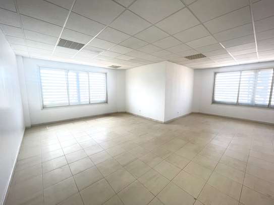 Bureaux à louer en ville - Immeuble Clairafrique image 11