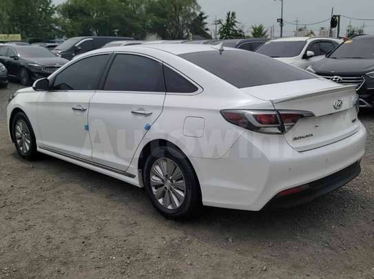Hyundai LF Sonata Hybrid 2017 image 4
