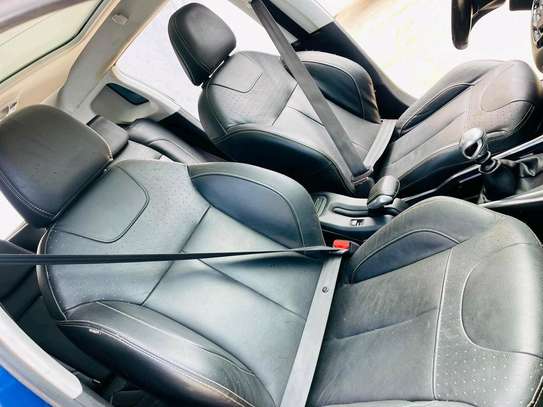 Peugeot 2008 image 6