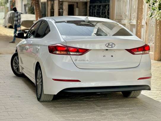 Hyundai Elantra 2017 image 5