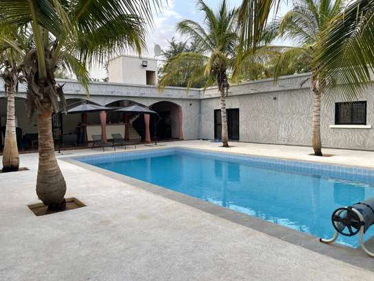 À VENDRE: Villa de 300m2 carré à Nguérigne image 3