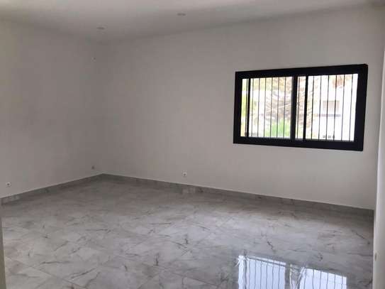 Almadies villa à usage de bureaux image 4