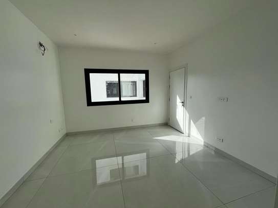 Appartement F4 249m2 au POINT E image 1