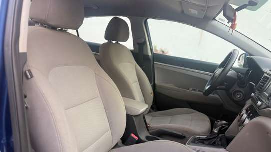 Hyundai Elantra image 5