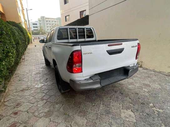 Location pick-up Toyota HILUX Européenne image 9