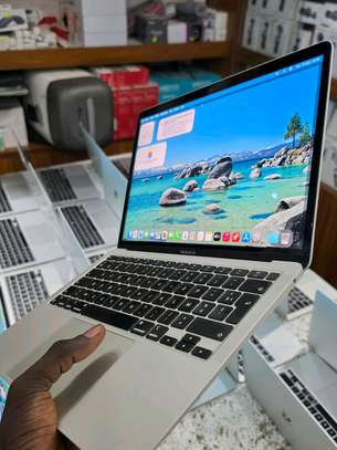 MacBook Air M1 2020 image 6