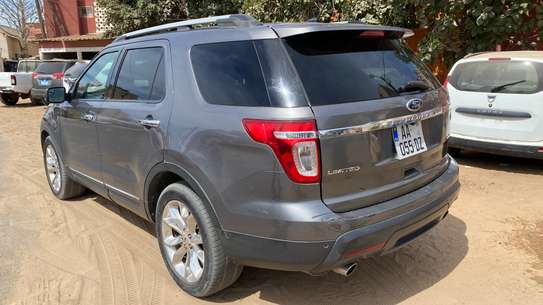 Ford Explorer image 3