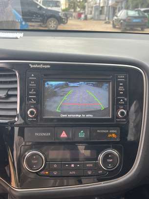 2017 Mitsubishi outlander image 7