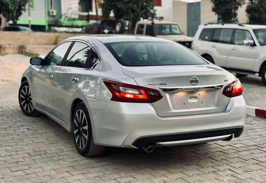 Nissan Altima SV 2018 image 2