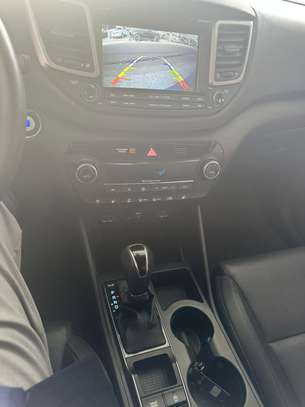 Hyundai Tucson Limited 2017 image 8
