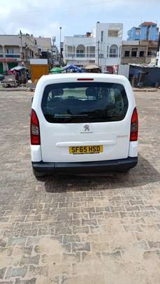 Peugeot partner 5 places Clim image 7