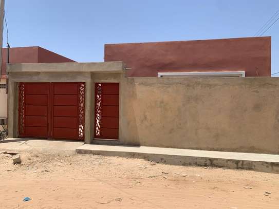 Villa F3 à louer à la cité Akys de Bambilor image 1