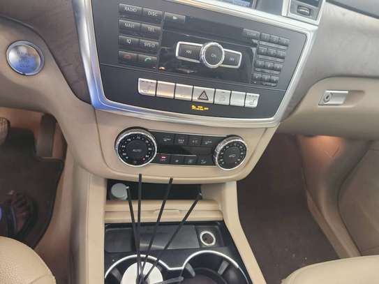 Mercedes-Benz ML 350 image 15