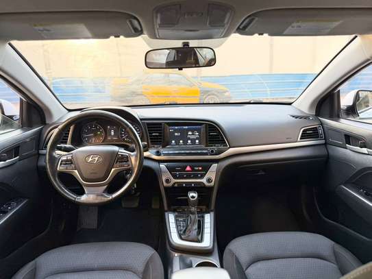 HYUNDAI ELANTRA image 3