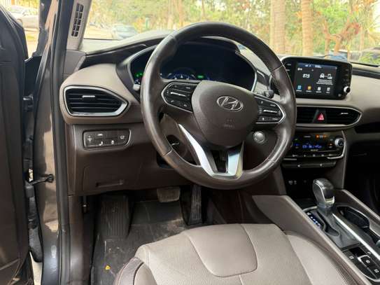 Hyundai Santafei image 4
