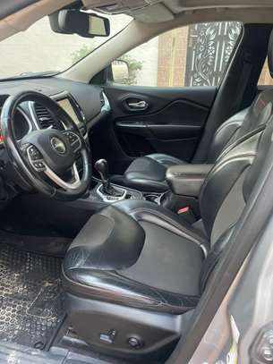 Jeep Cherokee trailhawk image 6