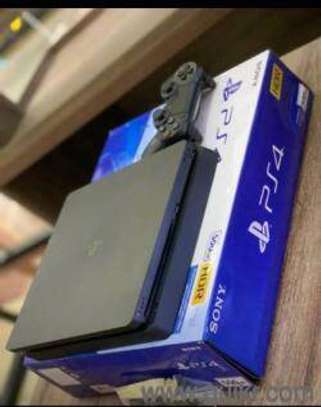 PlayStation 4slim neuf image 2