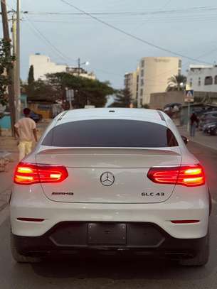 MERC3DES GLC 43 AMG  ANNÉE 2019 image 4