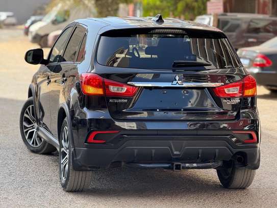 Mitsubishi outlander image 3