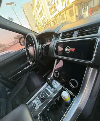 Range Rover SVR image 9