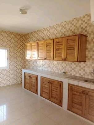 Immeuble R+2 avec jardin à louer (whatsapp uniquement) image 9