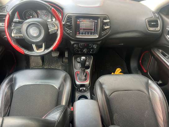 Jeep Cherokee image 4