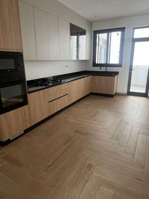 Appartement F4 neuf à louer au Point E image 4