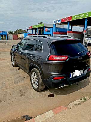Jeep Cherokee image 4