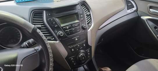 Hyundai Santa Fe 4x4 blanc SUV spacieux image 8