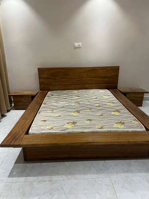 Grand lit + Matelas 2 places +2 chevets image 2