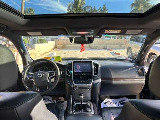 TOYOTA LAND CRUISER VX-R V8 image 4