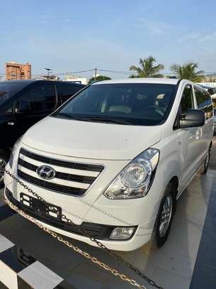 Hyundai Starex 12 places image 1