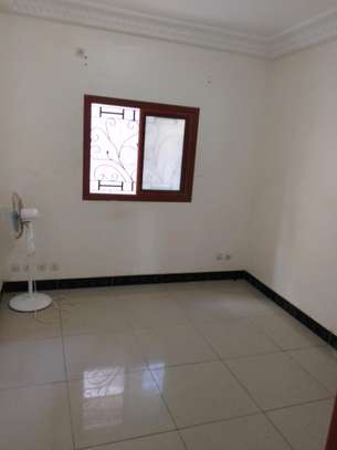 Luxueux appartement F4 à louer à la cité Biagui Yoff virage image 3