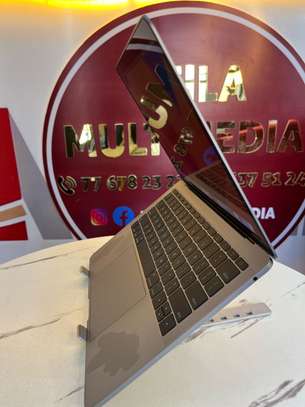 MacBook 2017 8/256 image 3