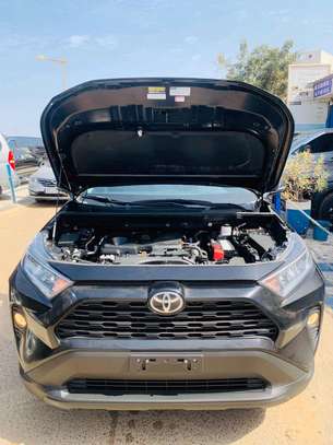 Toyota rav4 xle 2020 image 8