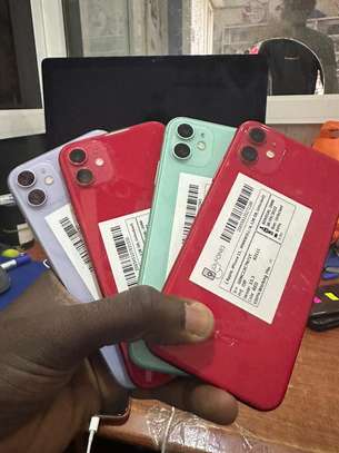 Apple iPhone 11 reconditionnés couleurs variées image 3