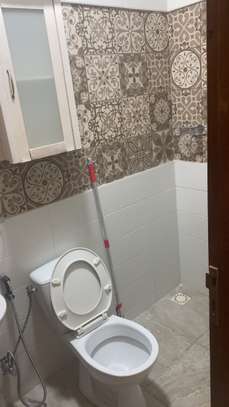 Sublime studio meublé moderne image 2