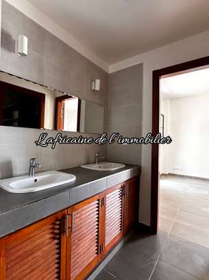 À Louer – Appartement F3 avec Vue sur Mer aux Almadies image 8