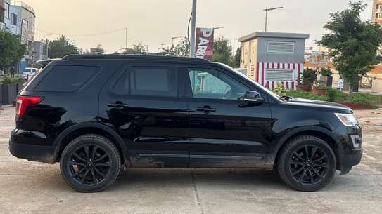 FORD EXPOLORER venant image 6
