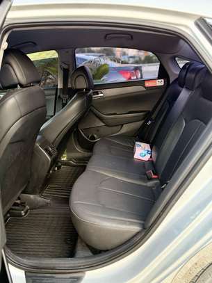 Hyundai sonata image 5
