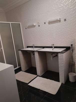 Duplex de 04 chambres + 02 salons à Sacré Coeur 3 image 8