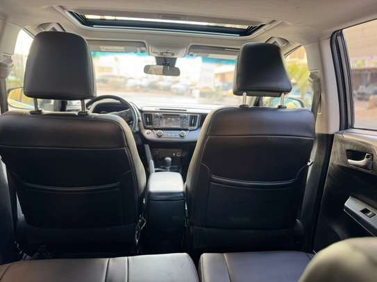 Toyota RAV4 2017 image 8